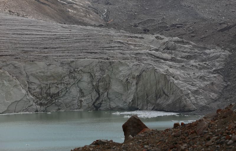 Western part of tongue of Kyzyl-Asker East Glacier.