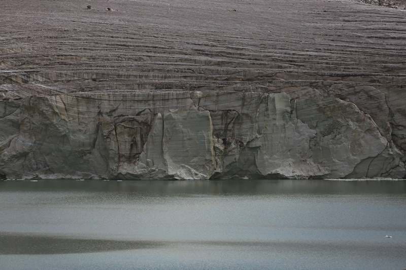 On northern side, glacier gradually descends to a glacial lake, which begins immediately behind tongue of glacier and is the source of East Kyzyl-Asker River.