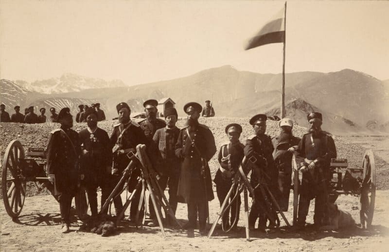 Группа, снятая во время пребывания на Памирском посту. Фотография С. Гедин. 1893 год.