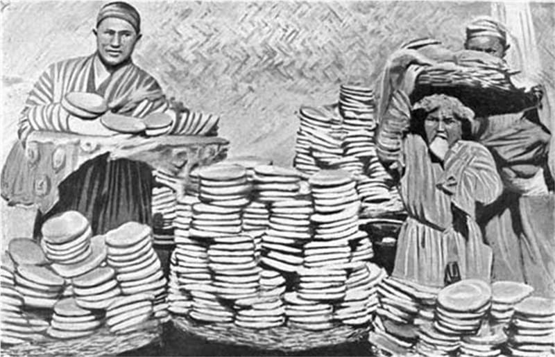 Сарты продают хлеб. Лавка с лепешками. 