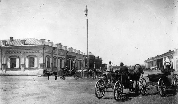 Павлодар. Дома купцов Сурикова и бр. Баландиных. 1910 год.