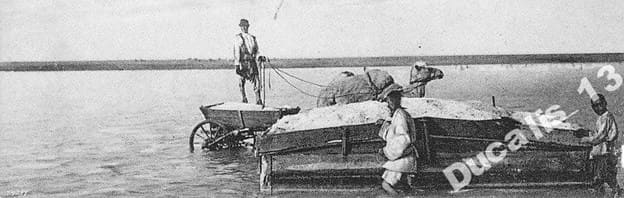 Павлодар. Добыча соли на озере.