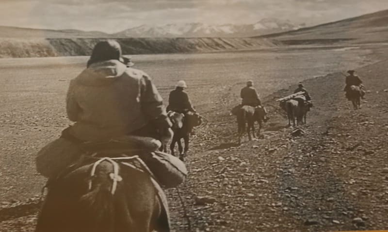 На сыртах. Спуск с перевала Ак-Бель и далее к хребту Борколдой Тоо на востоке. Горы Тянь-Шань. 1932 год.