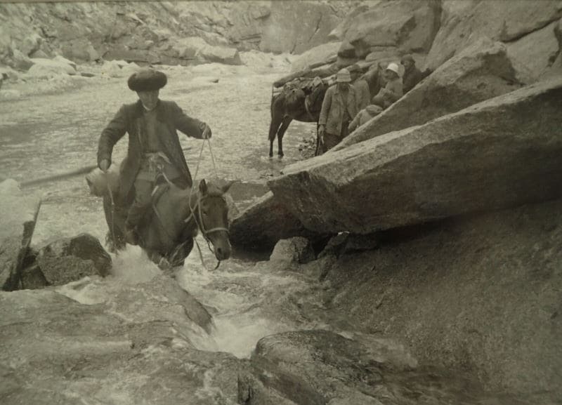 На пути к перевалу Джангарт. Горы Терскей Ала-Тоо. 1932 год.