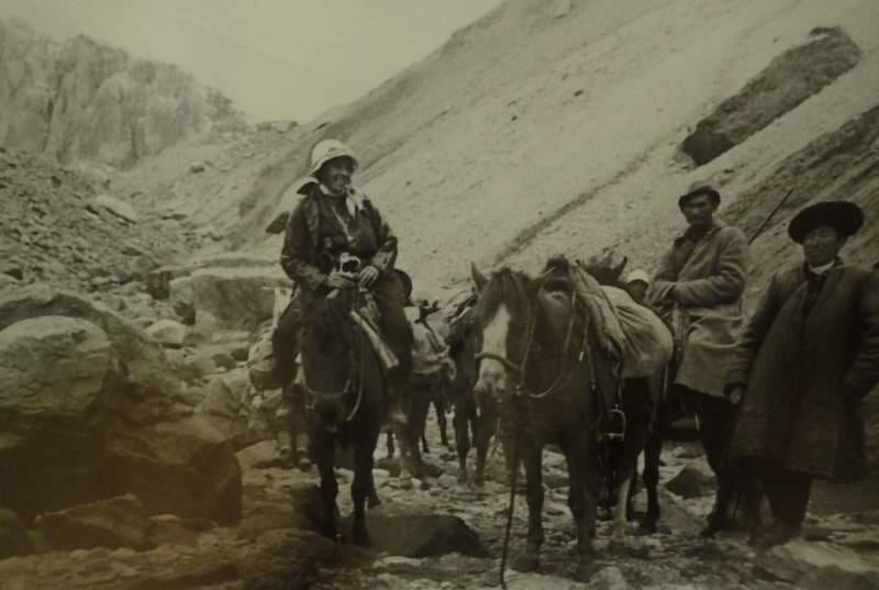 Перевал Жаны-Арт. Пересечение китайской границы запрещено, придется свернуть. 1932 год.