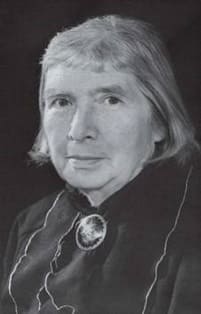 3 Ольга Борисовна Фролова (29 июня 1926, Петрозаводск, СССР - 12 июля 2015, Санкт-Петербург, РФ) - советский и российский арабист. Доктор филологических наук, профессор. Заслуженный деятель науки Российской Федерации. Президент Санкт-Петербургской ассоциации гуманитарного сотрудничества с арабскими странами, член Европейского союза арабистов и исламоведов. Одна из основоположников современной арабистики.