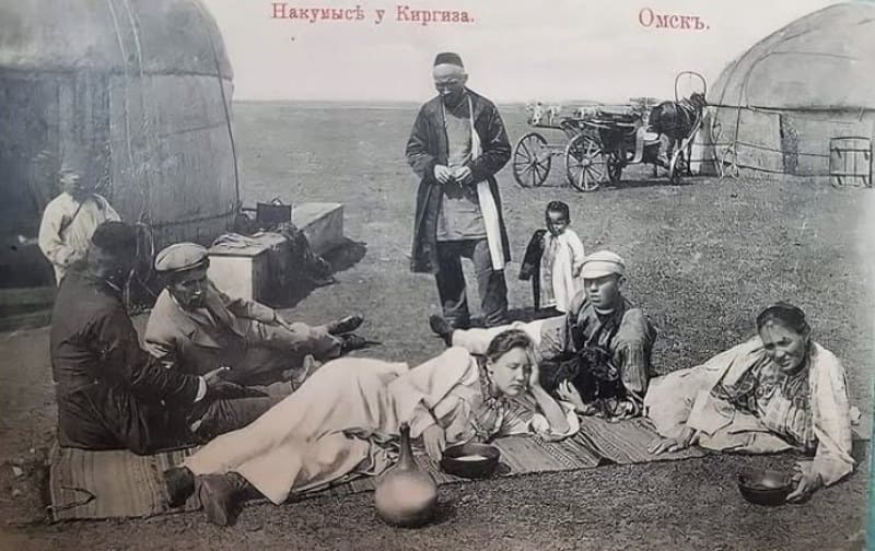 Lidiya Konstantinovna Poltoratskaya (Masalskaya) in the village of the Omsk Kazakhs (lying on a homespun rug, on her left side, propping her head up with her left hand). It is possible that the boy with the dog, in the white cap, is Poltoratskaya's son, Konstantin. 1870s.