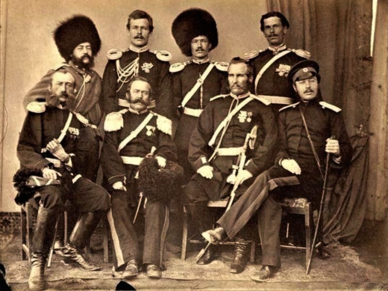 Офицеры Семиреченского казачьего войска в период между 1880 и 1890 г.г. Автор: Военный топограф и фотограф Николай Авскентьевич Креков. «Этнографический альбом Кульджинского района и Семиреченской области». Место съемки: Семиреченская область, Верненский уезд, город Верный. Семиреченское казачье войско было образовано в 1867 году для охраны границ Российской империи и защиты рубежей в Семиречье. russiainphoto.ru Архив Александра Юрьевича Ушакова.