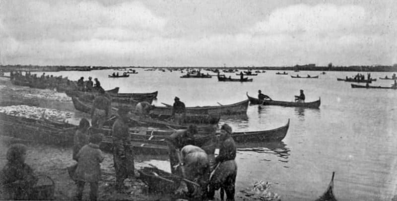 Гурьев во время «плавни» на Урале.