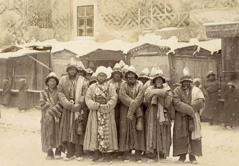 Dervishes-kalandars in winter at Kalandar-khana. Samarkand, late XIXth-early XXth century. Photographer unknown.