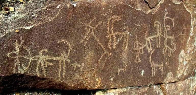 Sites with 10-20 petroglyphs or even isolated drawings (Kukhilal, Tamdy, etc.). Sites of the third group predominate numerically.