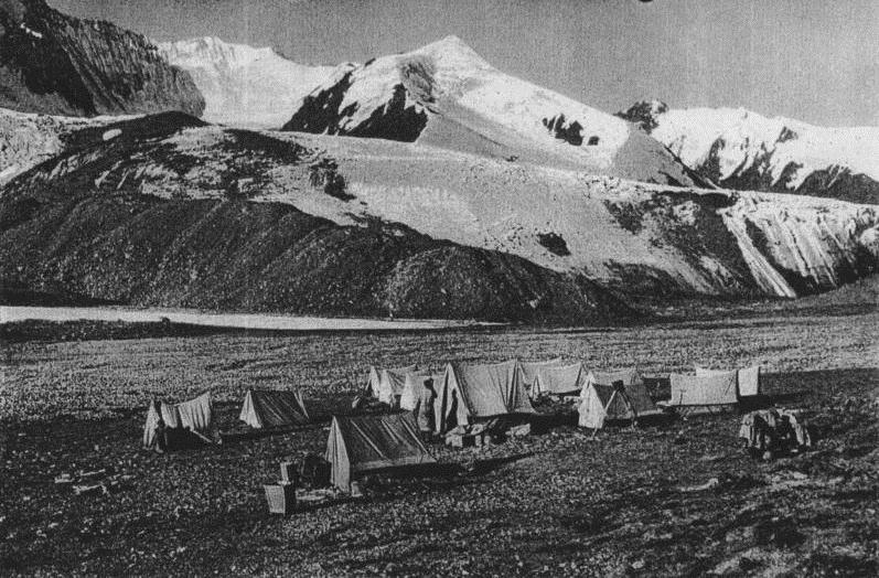 Camp of the Pamir Alpine Expedition on the Tanymas Pass. In the background is the Tanymas-4 glacier. 1928.