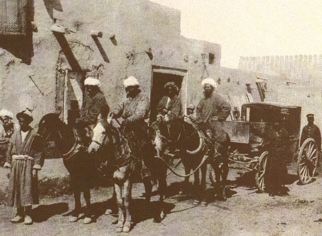 Парадный выезд экипажа эмира Бухары. Фото неизвестного мастера, начало XX века.