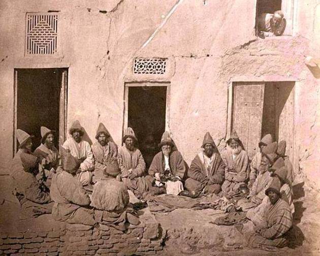 Community of dervishes-qalandar. Samarkand. 1871 - 1872 Sharing daily alms with dervishes.