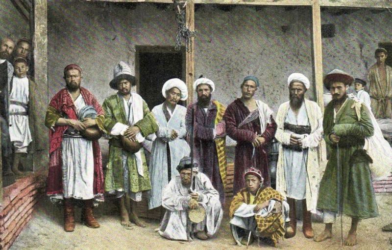 In the circle of dervishes. Turkestan Territory, early XX century. Postcard from an unknown publisher.