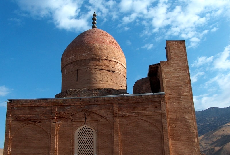 Muhammad Sodik mausoleum and its sights in the kishlak Lyangar.