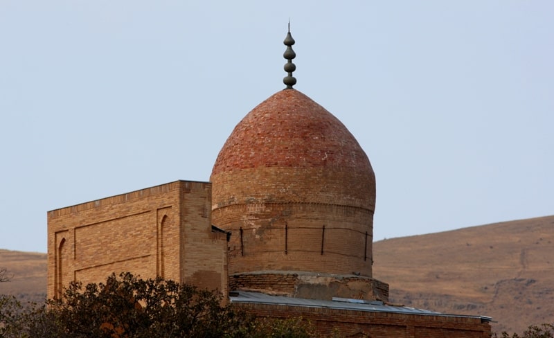 Мухаммада Содика мавзолей и его окрестности у кишлака Лянгар.
