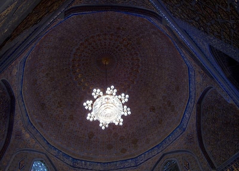 Внутренняя часть купола в мавзолее Гур-Эмир.