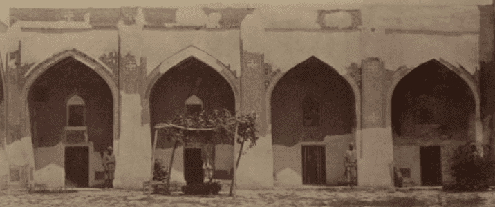 Tillya-Kari Madrasah. Inner courtyard (northern side). View of the one-story cells surrounding the courtyard.