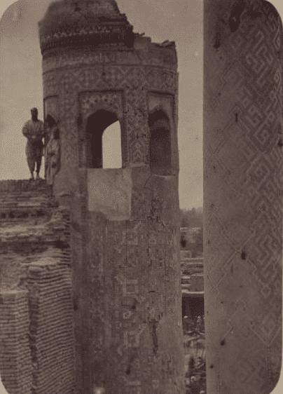 Tillya-Kari Madrasah. Inner courtyard (south side). Upper part of the minaret.