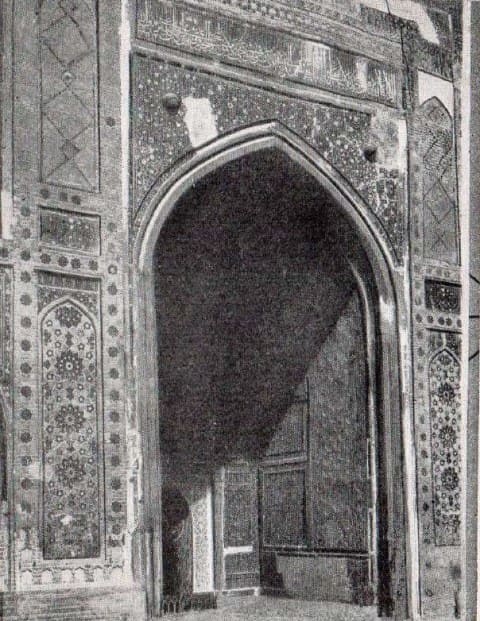 Ulugh Beg Madrasah. Entrance.