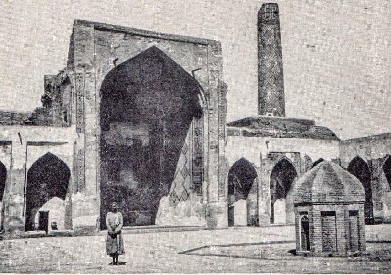 Ulugh Beg Madrasah. Courtyard.