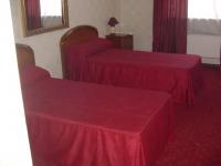 Twin room.