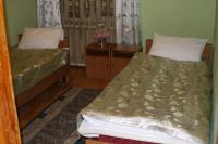 Twin room.