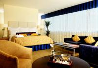 De Luxe guest room.