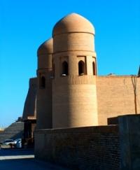 Ata-darvaza gate.