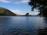 Island Zhumbaktas.