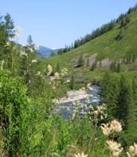 Прощальный взгляд на массив, где камень и время создают собственную вечную географию.