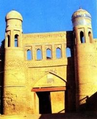 Palvan-darvaza gate.